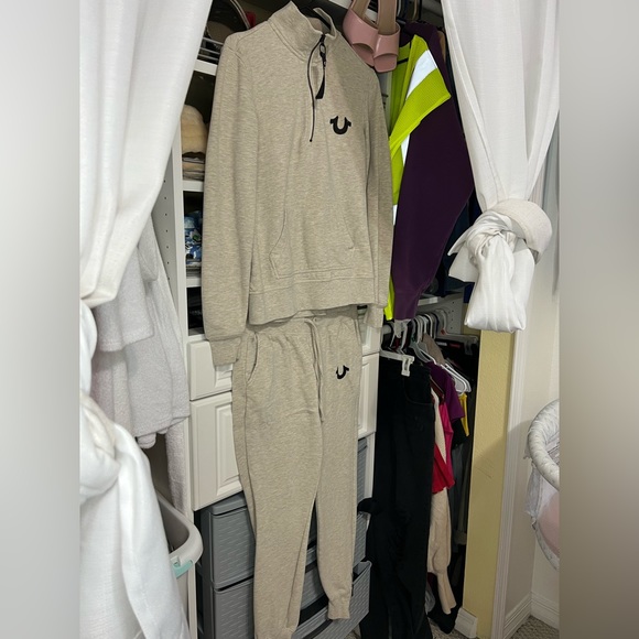 Size: Small - Picture 1 of 2